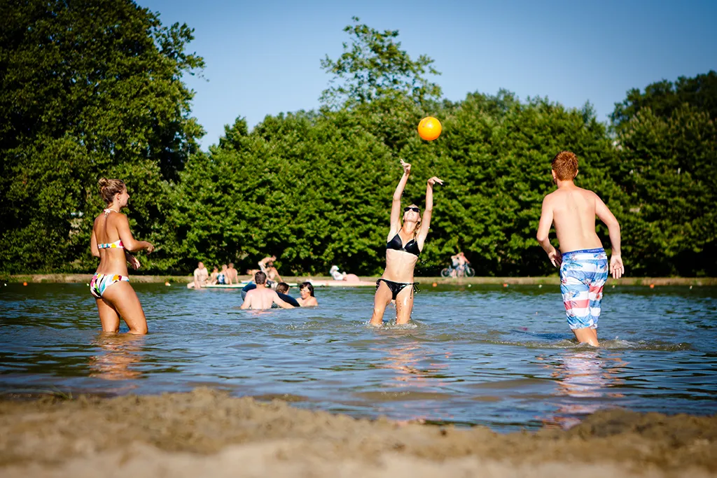 waterspelen rivier camping moulin var