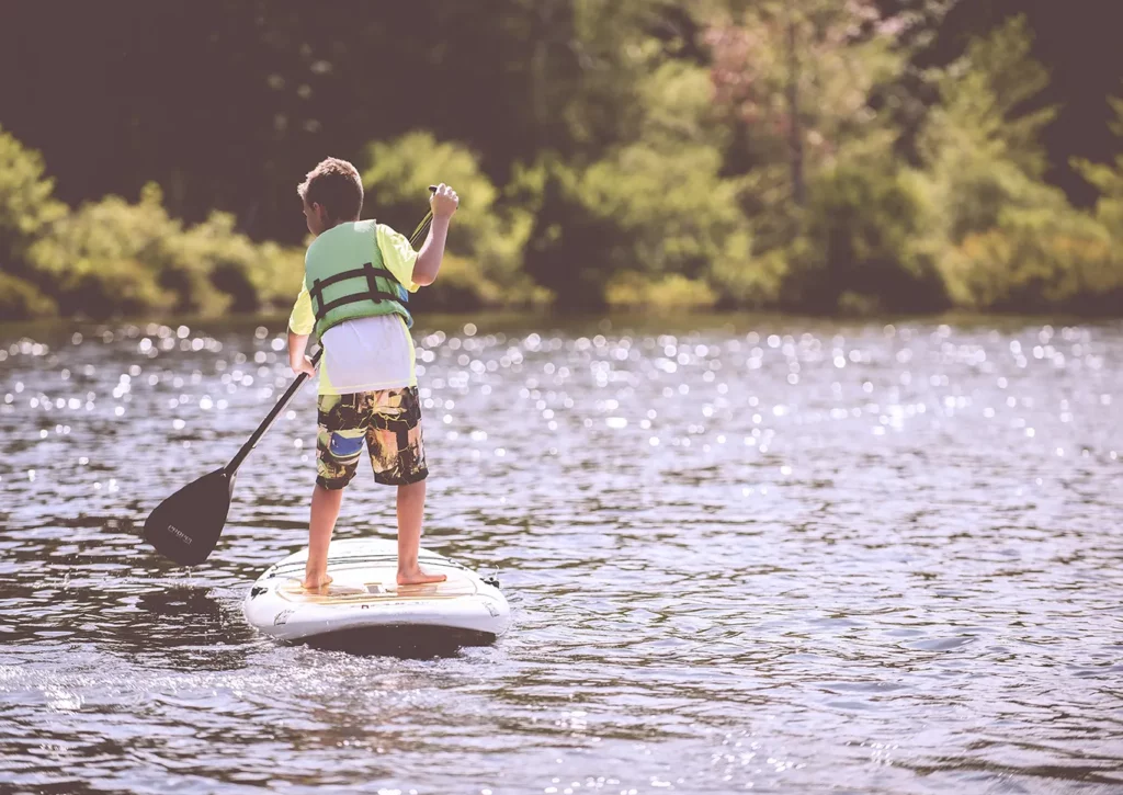 enfant paddle riviere animation roquebrune